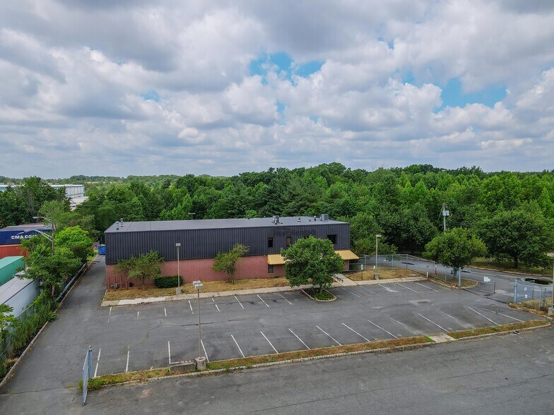 More Photos Of 49 W Ferris St, East Brunswick Truck Terminal For Lease