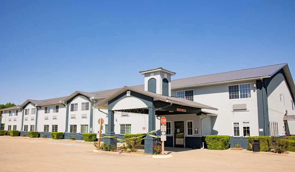 More Photos Of 937 Enterprise Ln, Mount Carmel Hotel For Sale