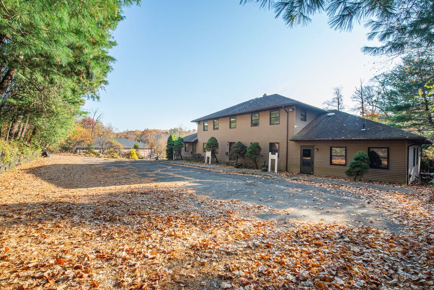 More Photos Of 74 S Powder Mill Rd, Morris Plains Office Residential For Sale