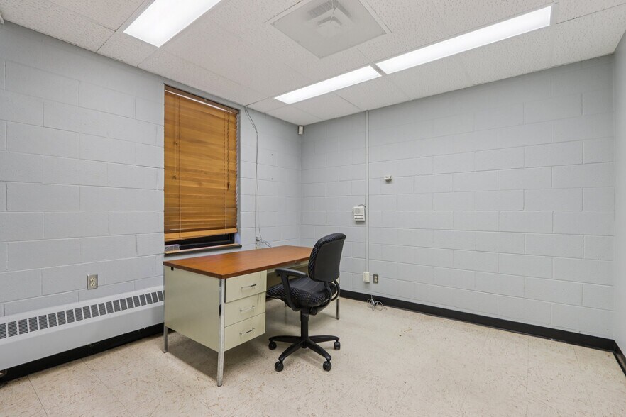 More Photos Of 1645 N 25th St, Milwaukee Office For Sale