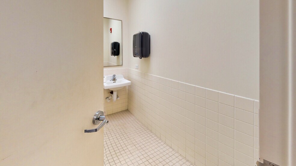 More Photos Of 150 Kendall Point Dr, Oswego Manufacturing For Lease