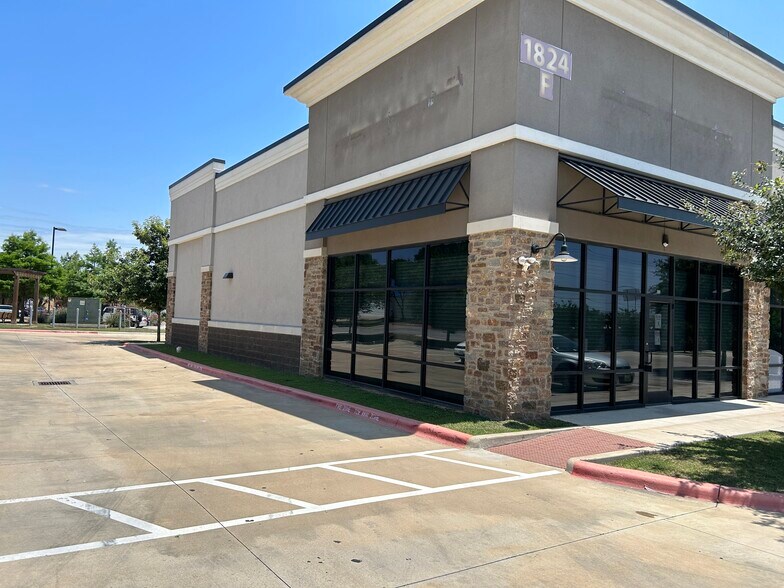 More Photos Of 1824 W Slaughter Ln, Austin Freestanding For Lease