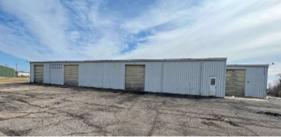 More Photos Of 13 N Industrial Ave, Wellington Distribution For Sale