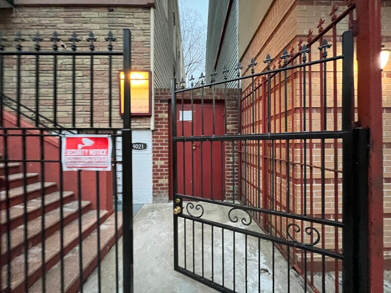 More Photos Of 9021 160th St, Jamaica Storefront Retail Office For Lease