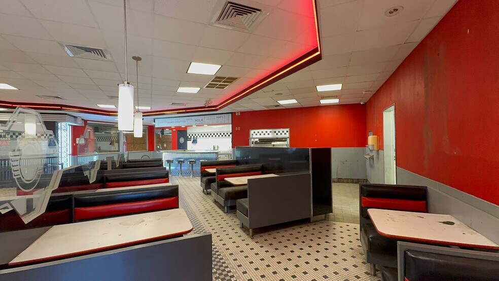 More Photos Of 2441 S Hamilton Rd, Columbus Fast Food For Lease