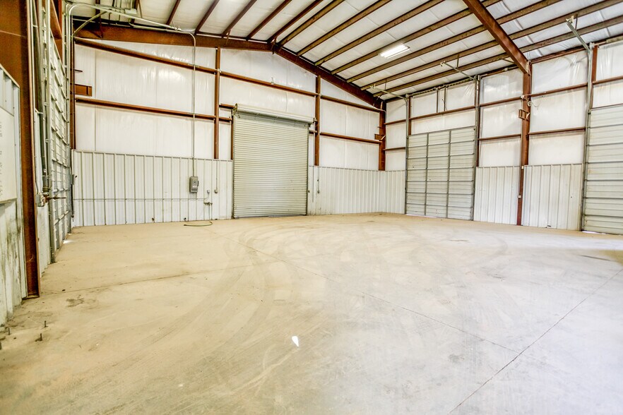 More Photos Of 3201 N County Road 1107, Midland Warehouse For Lease