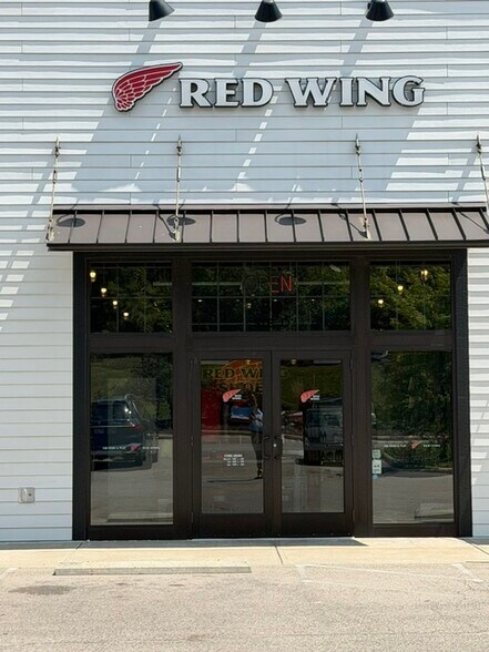 More Photos Of 50 Coughlin Ln, Delaware Storefront Retail Office For Lease