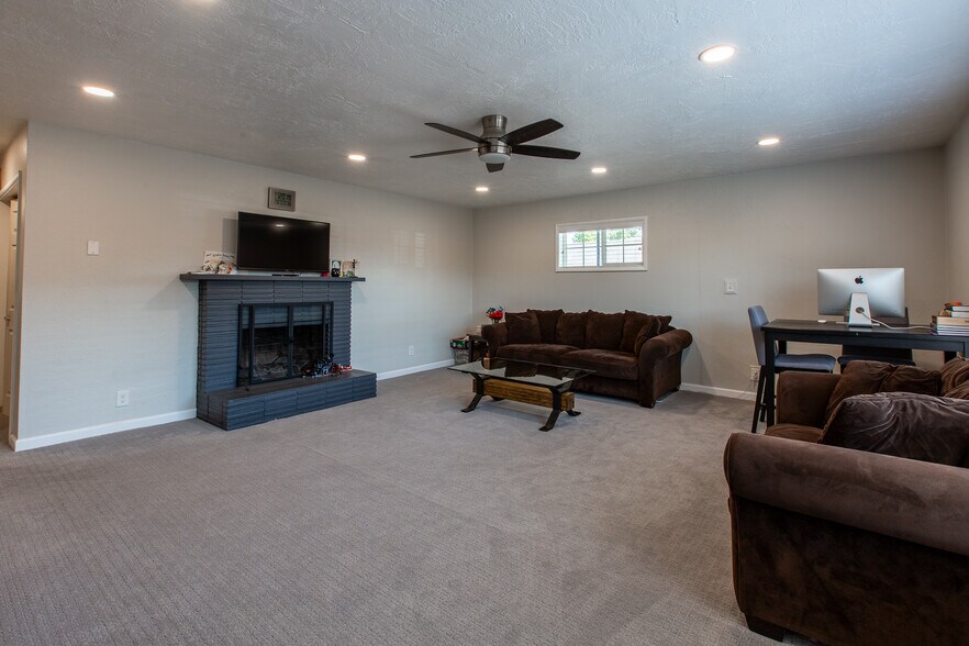 More Photos Of 1152 Main St, Springfield Hotel For Sale