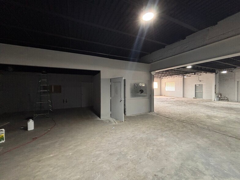 More Photos Of 1017 S Logan St, Mishawaka Manufacturing For Lease