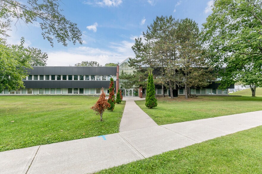 More Photos Of 240 Penetanguishene Rd, Midland Medical For Lease