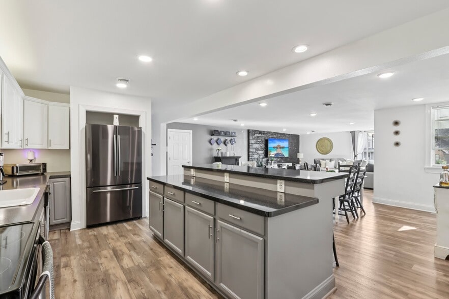 More Photos Of 9205 S Chicago Rd, Oak Creek Auto Repair For Sale