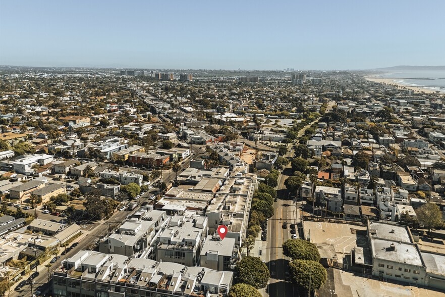 More Photos Of 610 Main St, Venice Office For Sale