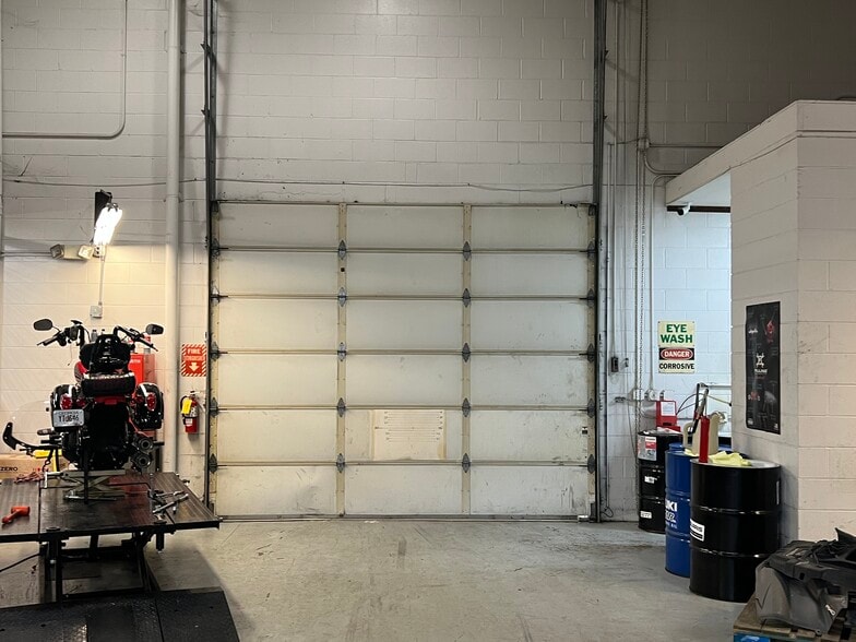 More Photos Of 6 Gateway Blvd W, Savannah Auto Dealership For Sale
