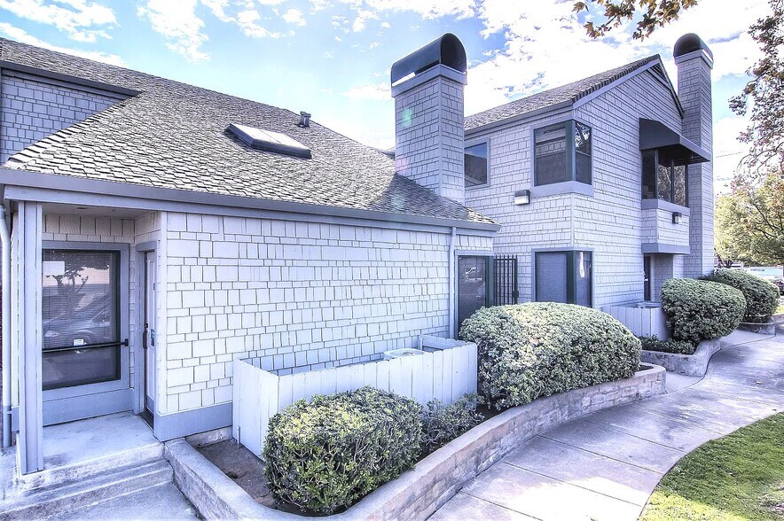 More Photos Of 222 W Lockeford St, Lodi Office For Lease