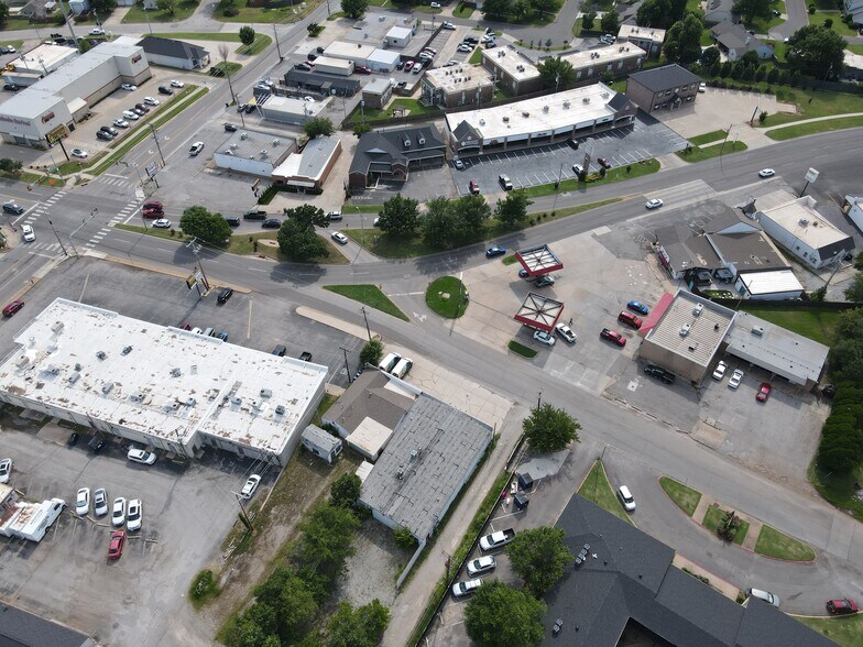 More Photos Of 7926 N May Ave, Oklahoma City Storefront Retail Office For Lease