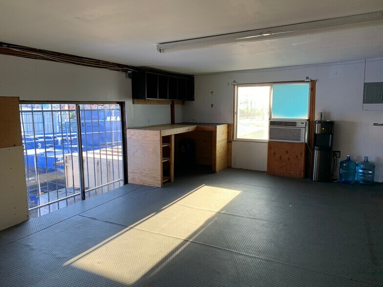 More Photos Of 1861 Main St, San Diego Warehouse For Lease