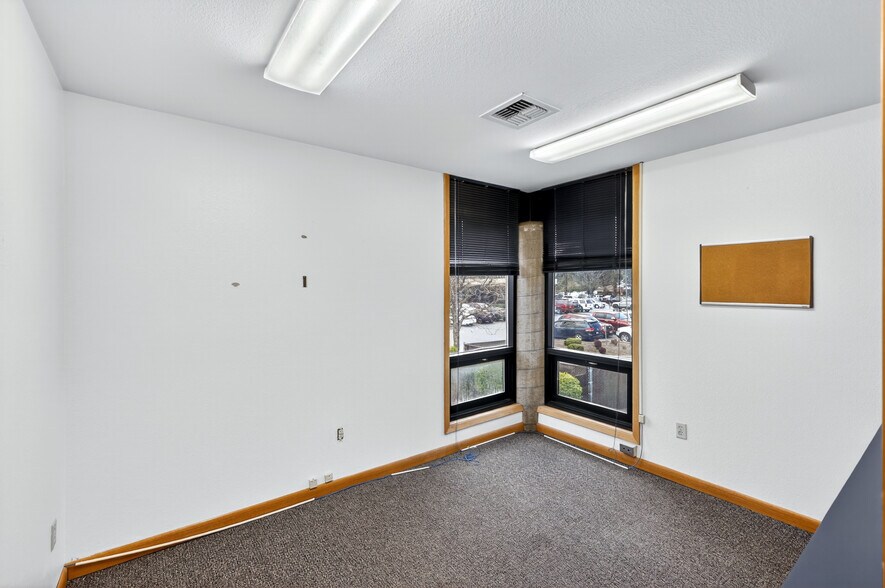 More Photos Of 950 W Ironwood Dr, Coeur d'Alene Medical For Sale