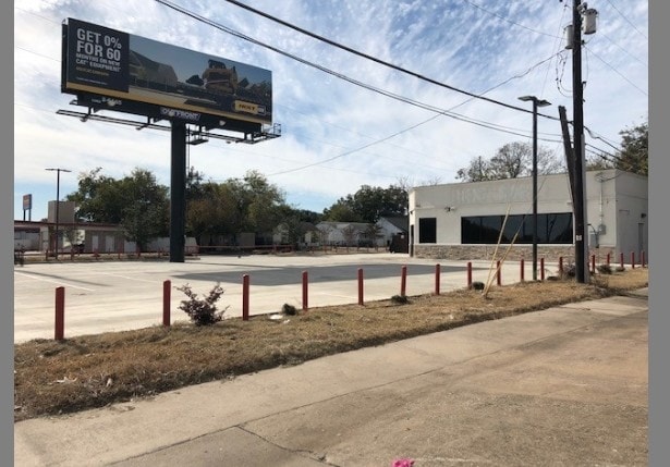 More Photos Of 4012 South Fwy, Fort Worth Auto Dealership For Sale