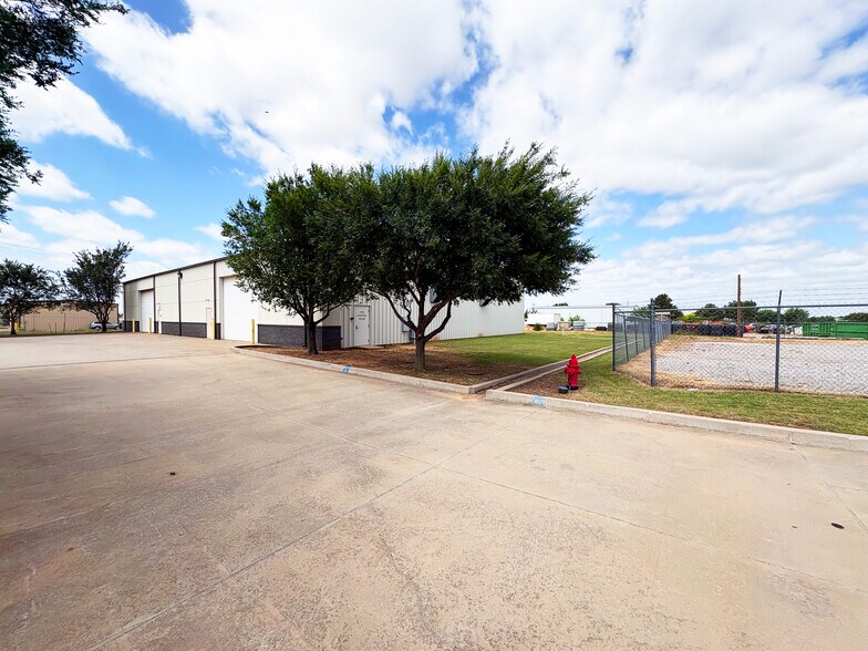 More Photos Of 2325 South Fretz Avenue, Edmond Warehouse For Lease