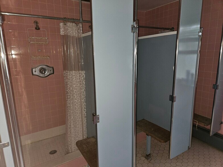 More Photos Of 24 Rossa Ave, Lawrence Office For Lease