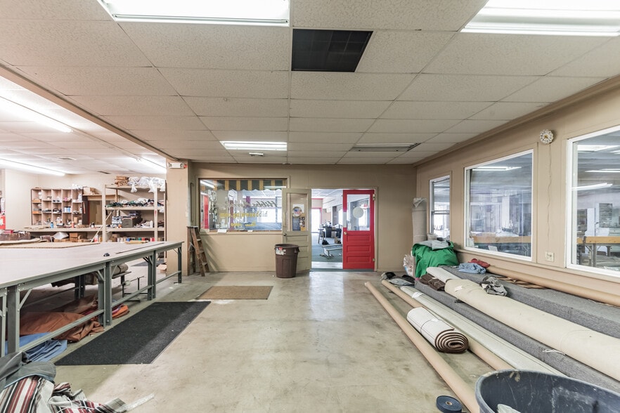 More Photos Of 65 E Fayette St, Uniontown Showroom For Sale