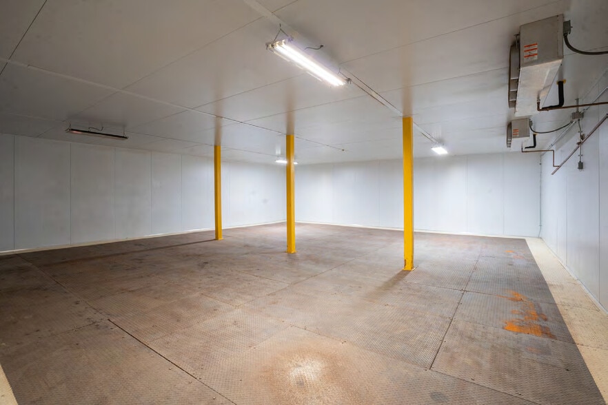 More Photos Of 3R Green St, Clinton Warehouse For Lease