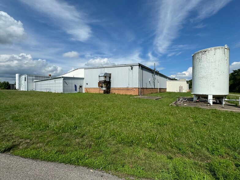 More Photos Of 300 N West St, Marengo Warehouse For Sale