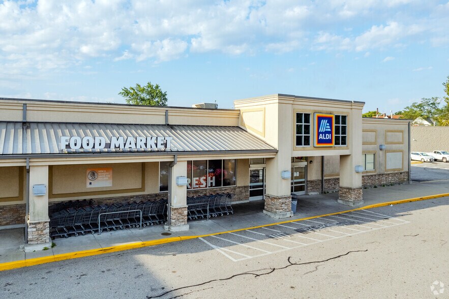 Primary Photo Of 539 Smith St, Providence Supermarket For Lease