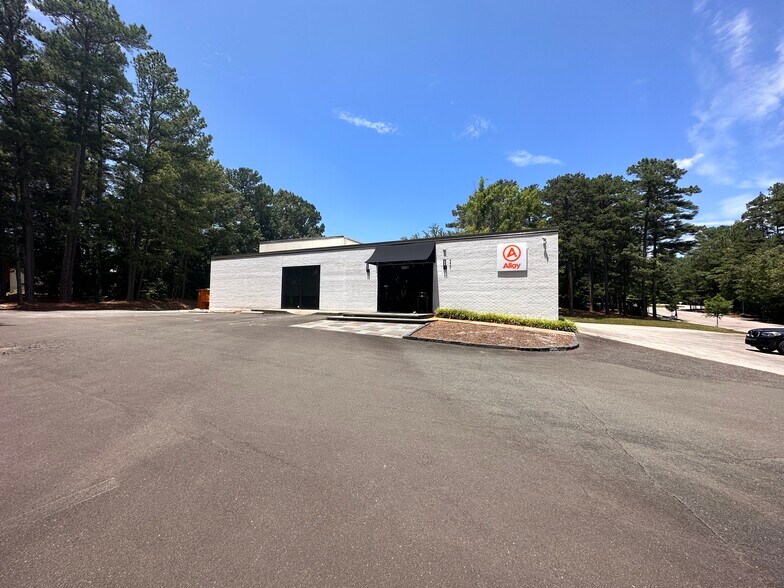 More Photos Of 5601 Spring Ct, Raleigh Flex For Lease