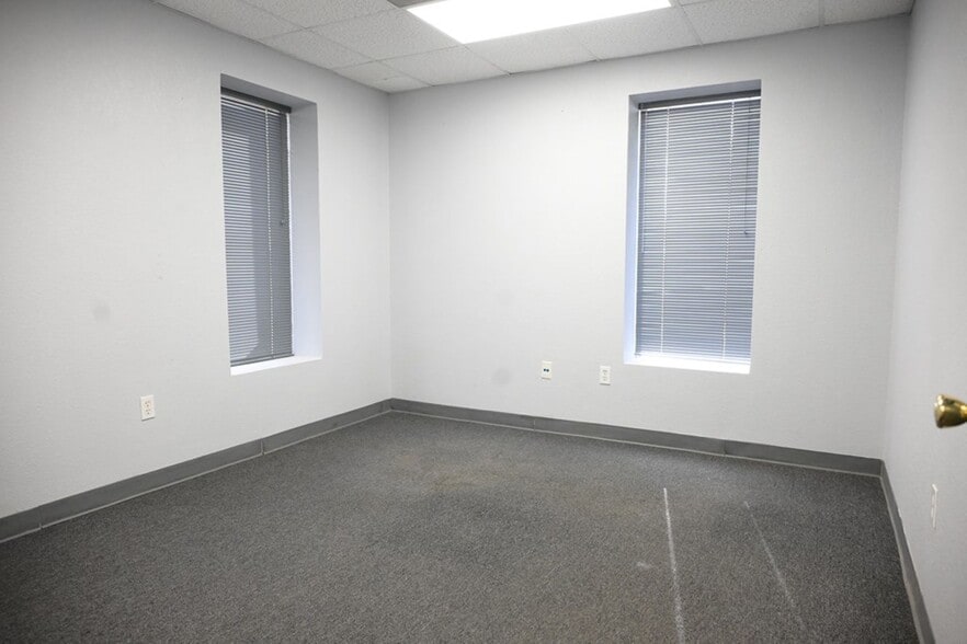 More Photos Of 3611 E State Highway 158, Midland Manufacturing For Sale