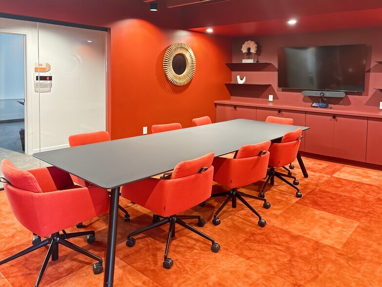 More Photos Of 2027 Dodge St, Omaha Coworking Space