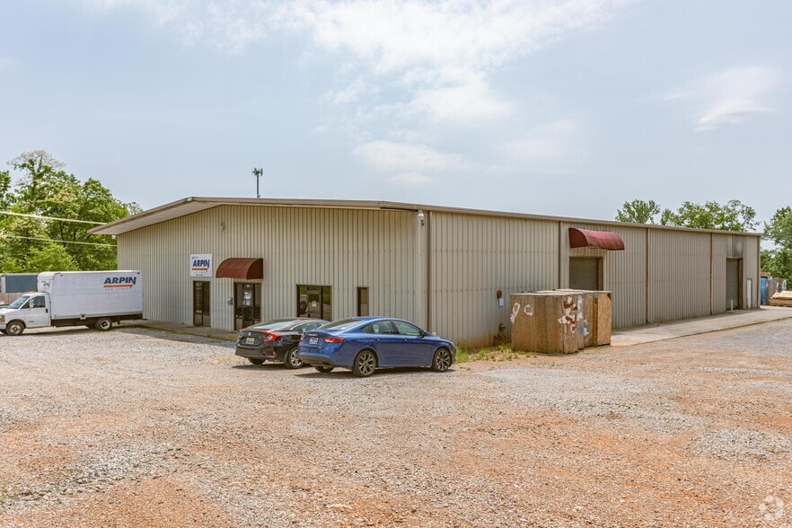 Primary Photo Of 910 Power St, Clarksville Warehouse For Lease