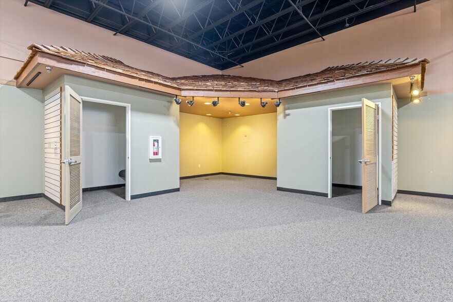 More Photos Of 1759 W Avenue J12, Lancaster Freestanding For Lease