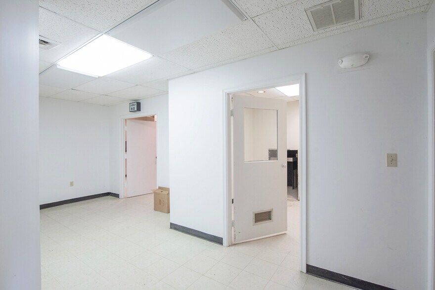 More Photos Of 493 Main St, Warsaw Medical For Sale