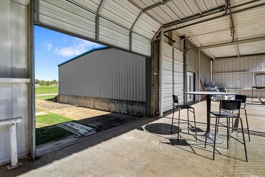 More Photos Of 401 I-30, Winfield Warehouse For Sale