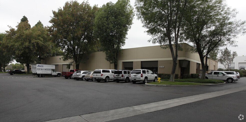 More Photos Of 175 W Orangethorpe Ave, Placentia Warehouse For Lease