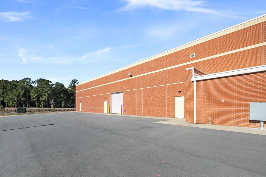 More Photos Of 2810 Procurement Cir, Fayetteville Flex For Sale