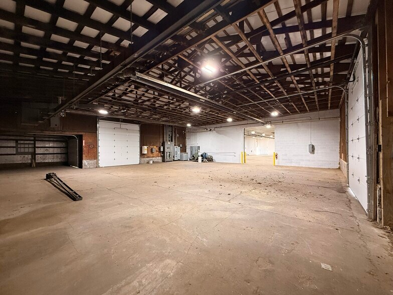 More Photos Of 135 Kensington Ave, Zanesville Warehouse For Lease