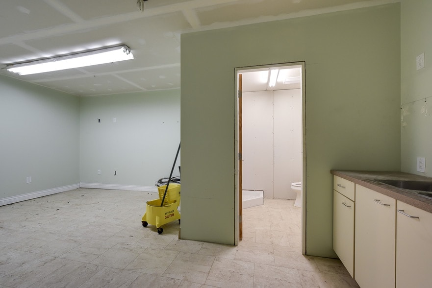 More Photos Of 9103 Glover Rd, Langley Storefront Retail Residential For Lease