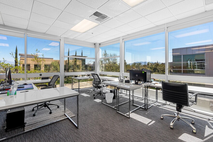 More Photos Of 27321-27327 Via Industria, Temecula Light Distribution For Lease