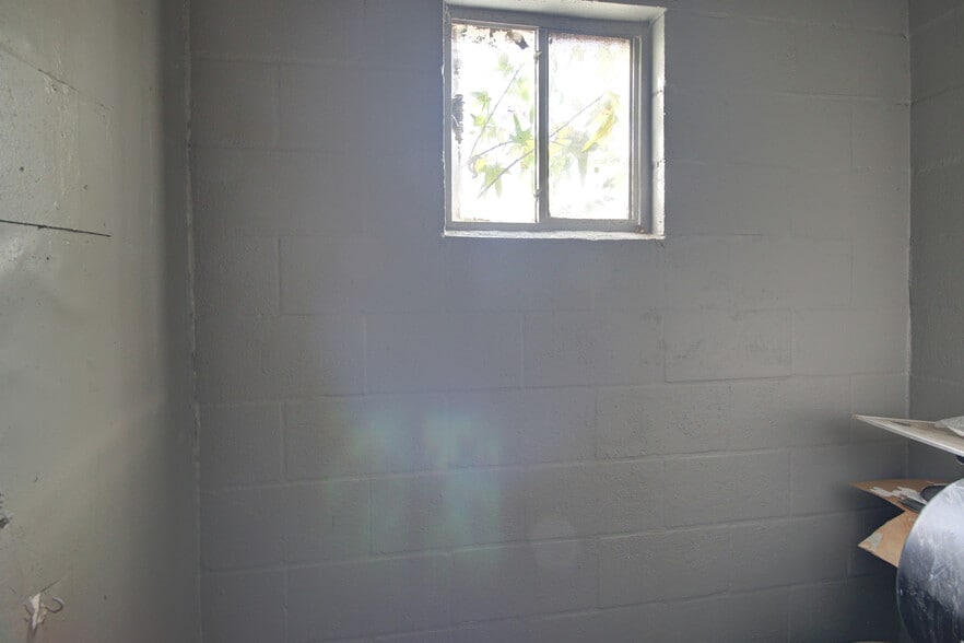 More Photos Of 1916 Cedar Dr, La Marque Restaurant For Lease