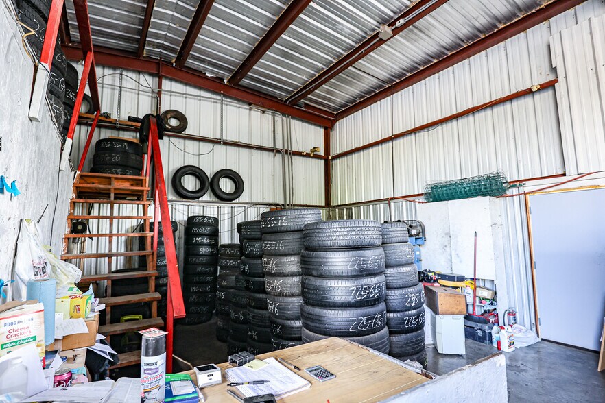 More Photos Of 430 US-62 E, Eddyville Auto Repair For Sale