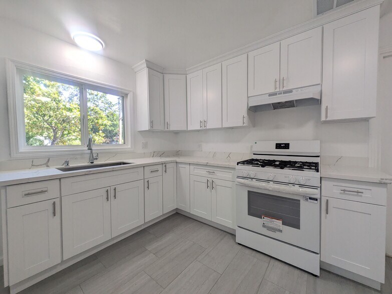 More Photos Of 194 S 24th St, San Jose Showroom For Sale
