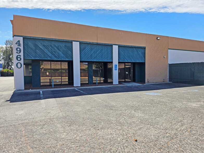 More Photos Of 4960 E Yale Ave, Fresno Warehouse For Sale