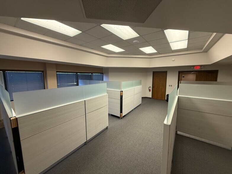 More Photos Of 186 County Road U, River Falls Office For Lease