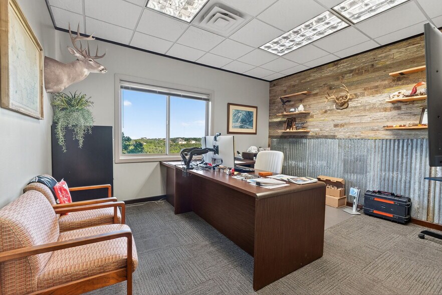 More Photos Of 8320 Bee Caves Rd, Austin Office For Sale