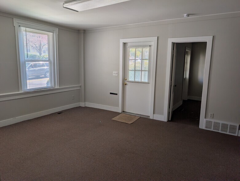 More Photos Of 368 Derby Ave, Derby Storefront Retail Office For Lease