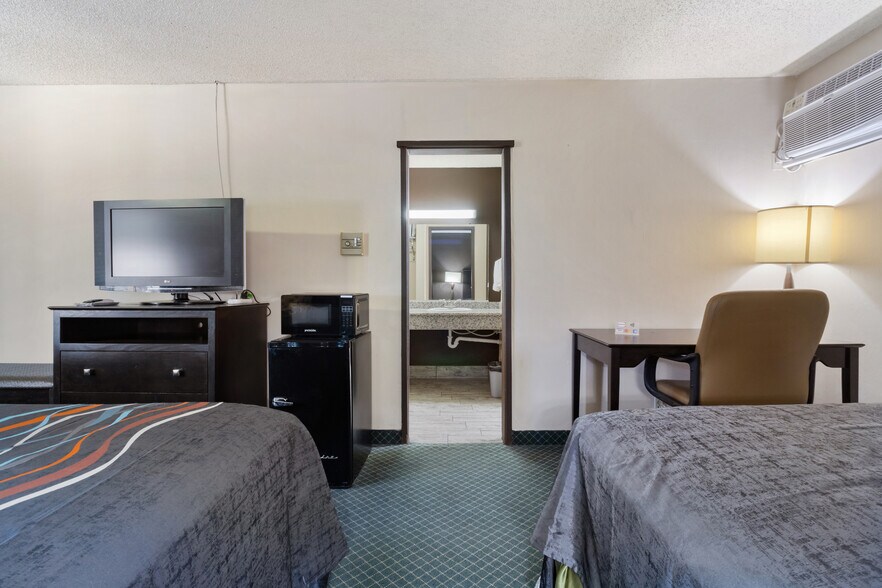 More Photos Of 1243 E Main St, Barstow Hotel For Sale