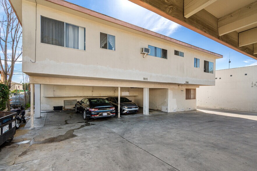 More Photos Of 13631 Vanowen St, Van Nuys Apartments For Sale