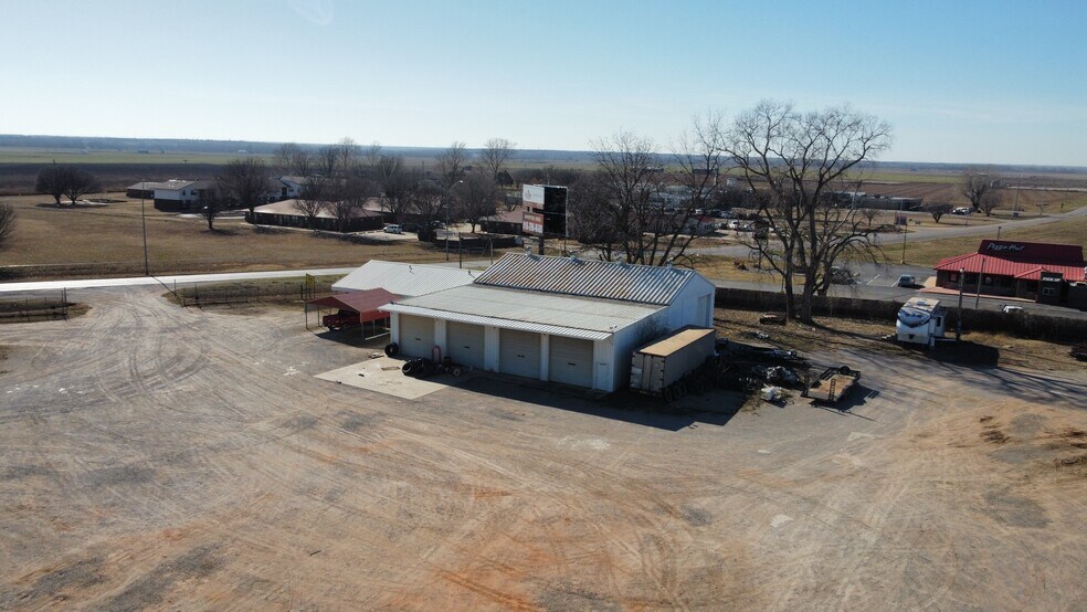 More Photos Of 1202 Cherokee St, Lindsay Auto Repair For Sale